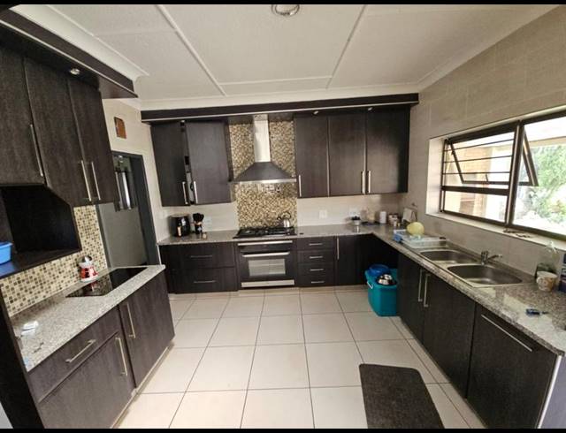 3 BEDROOM HOUSE FOR SALE IN SOUTH CREST